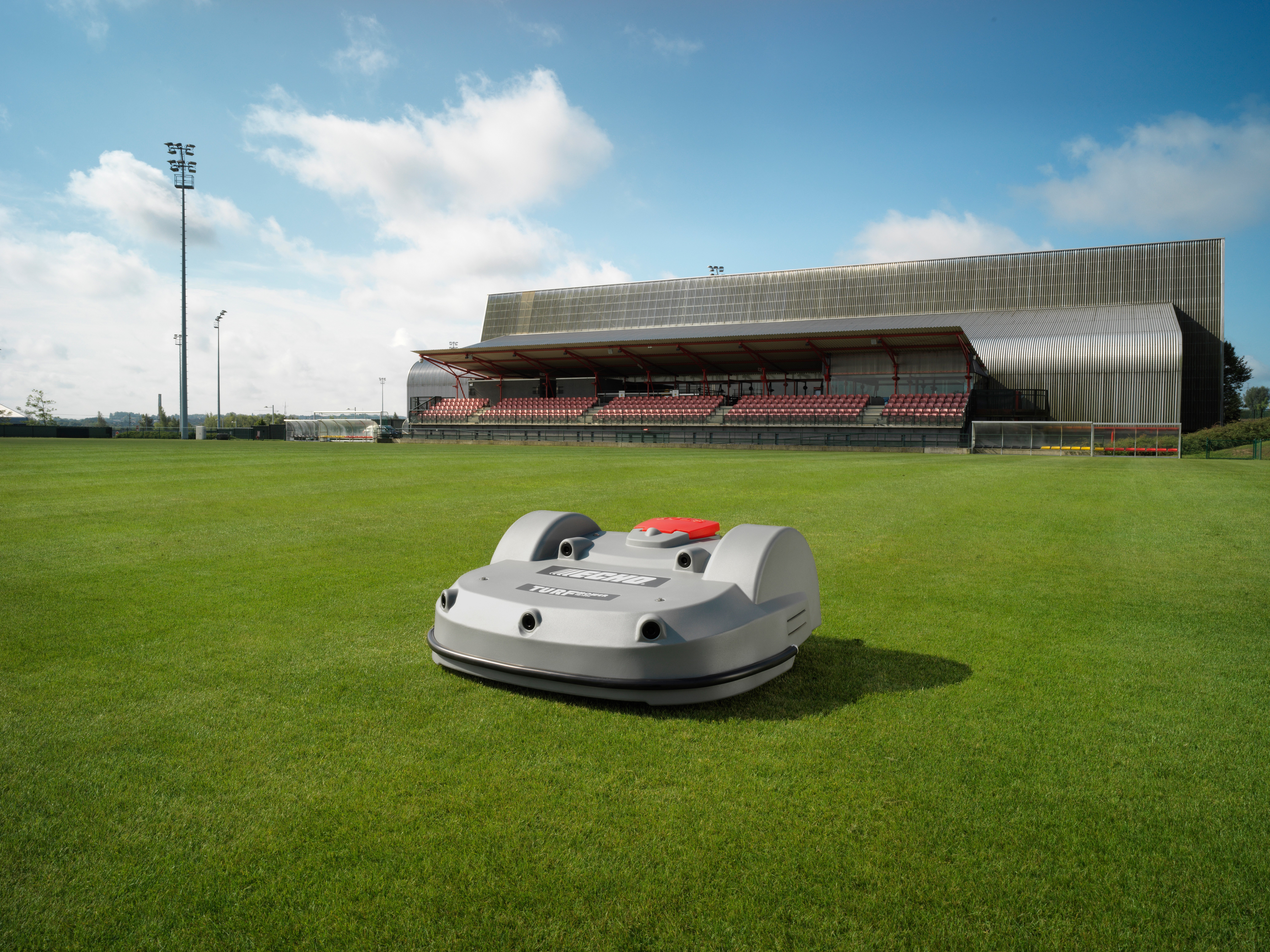 TM-2000_Sportplatz.jpg